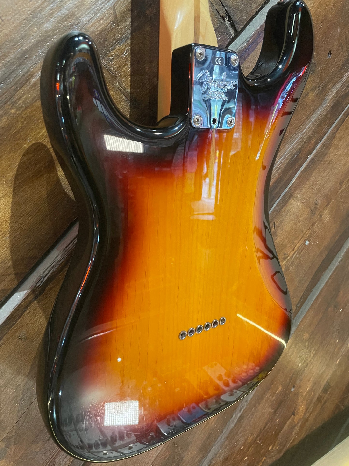 S/H 2005 Fender American Series Stratocaster Hard Tail, Three Tone Sunburst