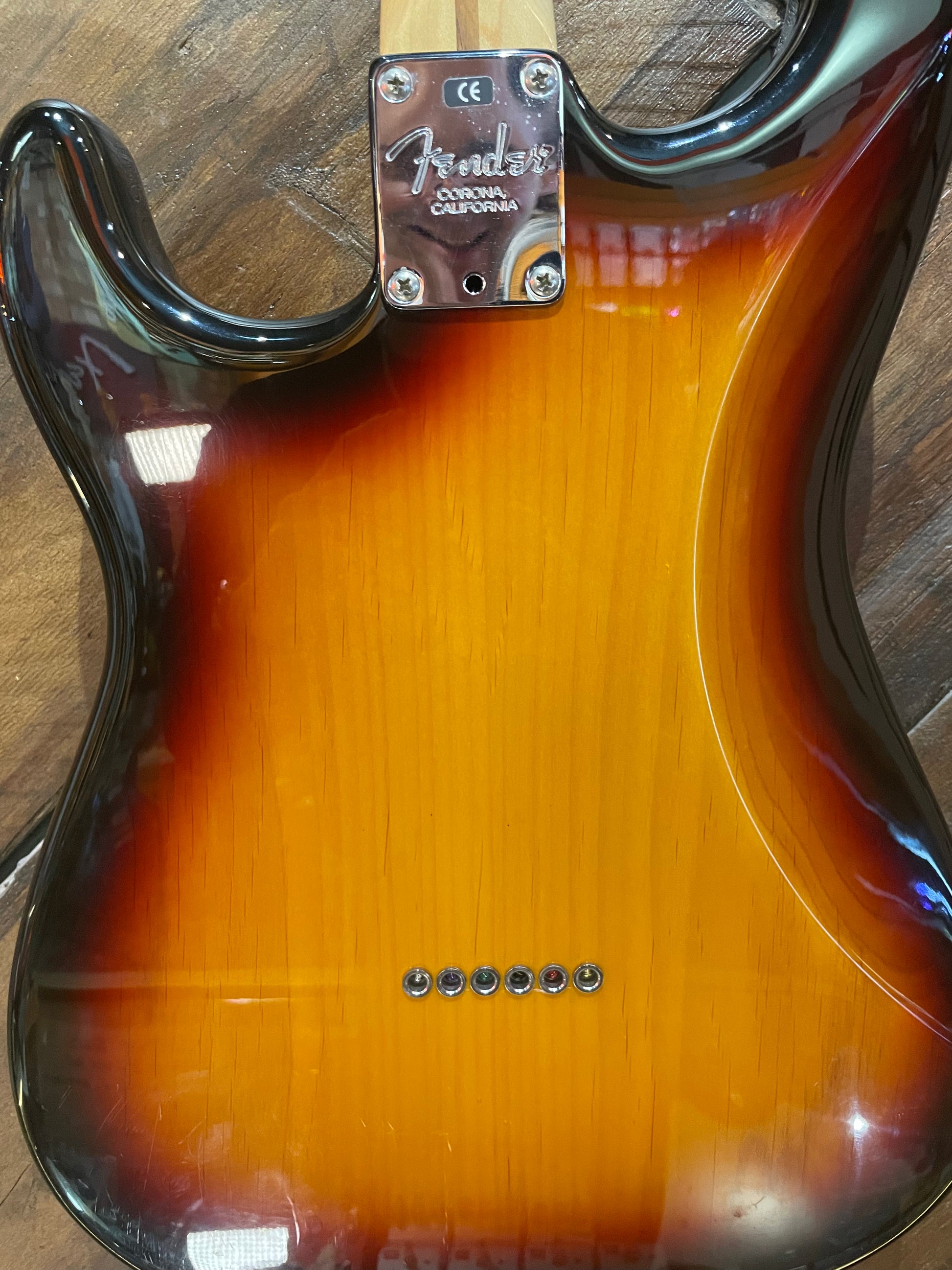 S/H 2005 Fender American Series Stratocaster Hard Tail, Three Tone Sunburst