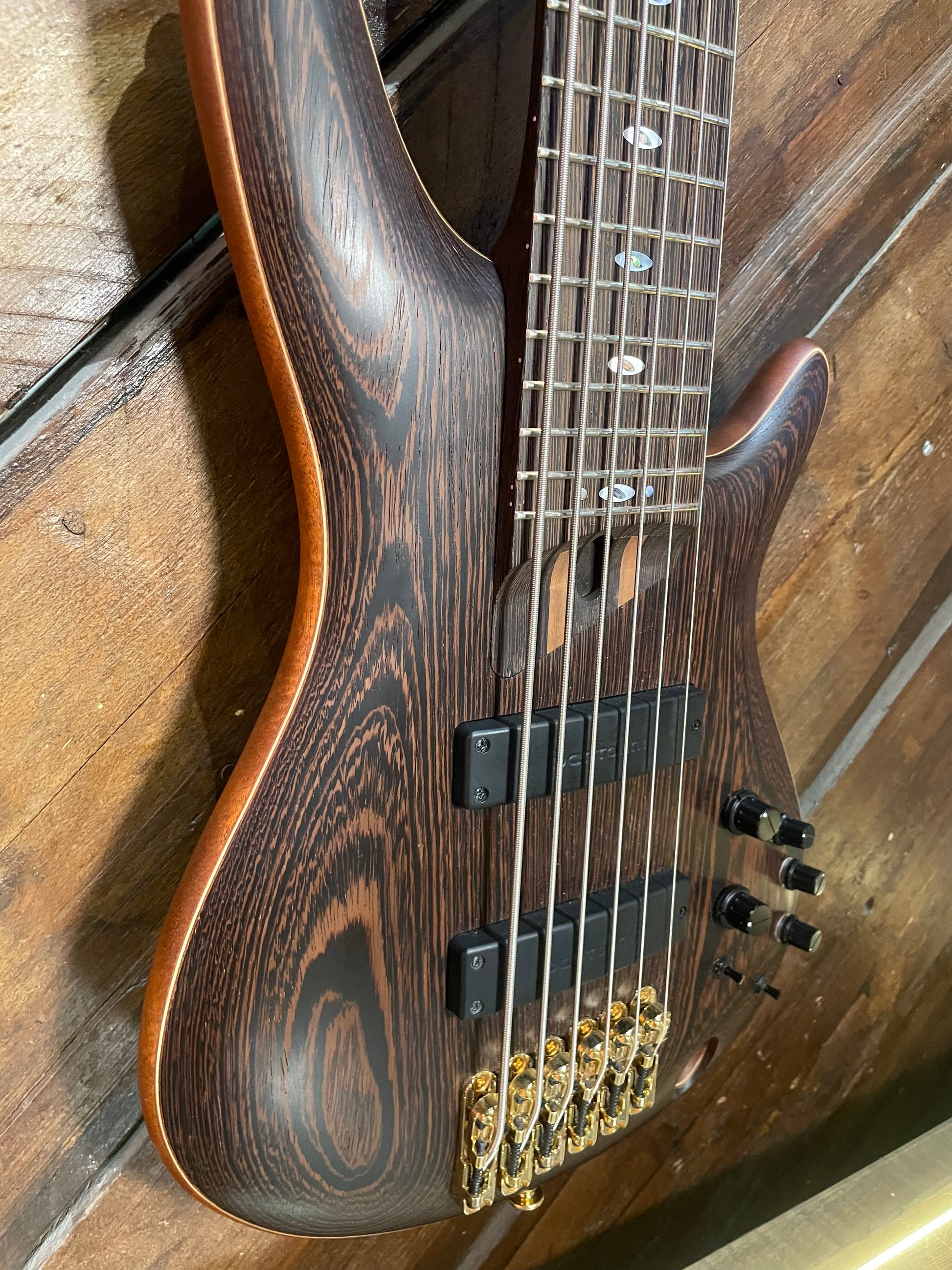S/H 2023 Ibanez MIJ Prestige SR5006 6-String Electric Bass, Oil