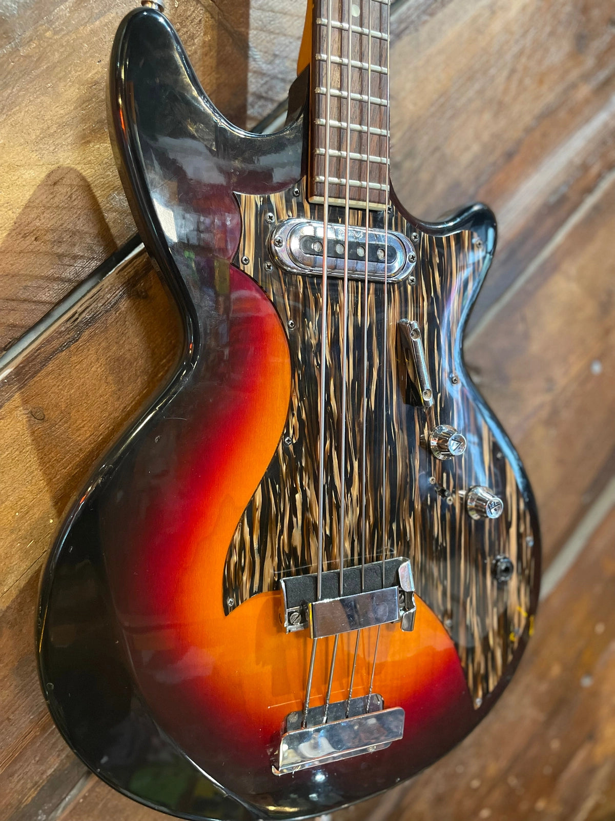 S/H 60s Framus Strato Star Bass, Sunburst