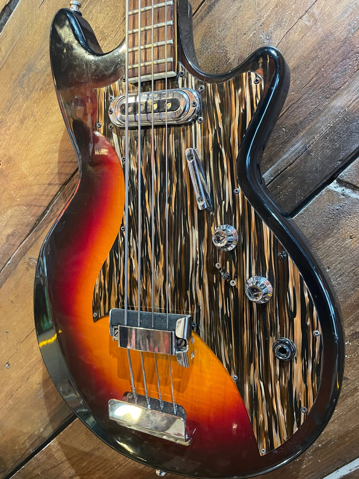 S/H 60s Framus Strato Star Bass, Sunburst
