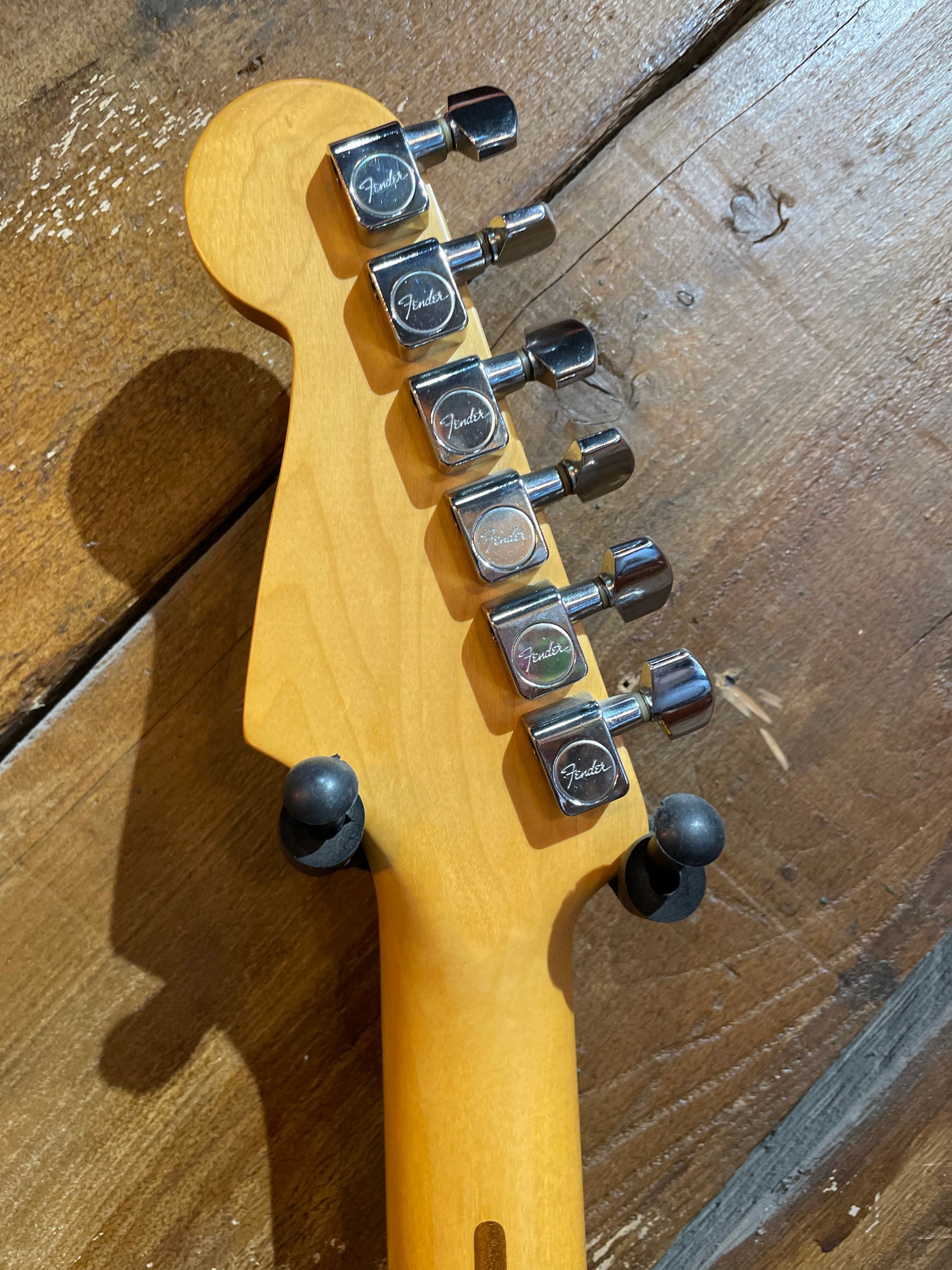 S/H 1988 Fender American Standard Stratocaster, Three Tone Sunburst
