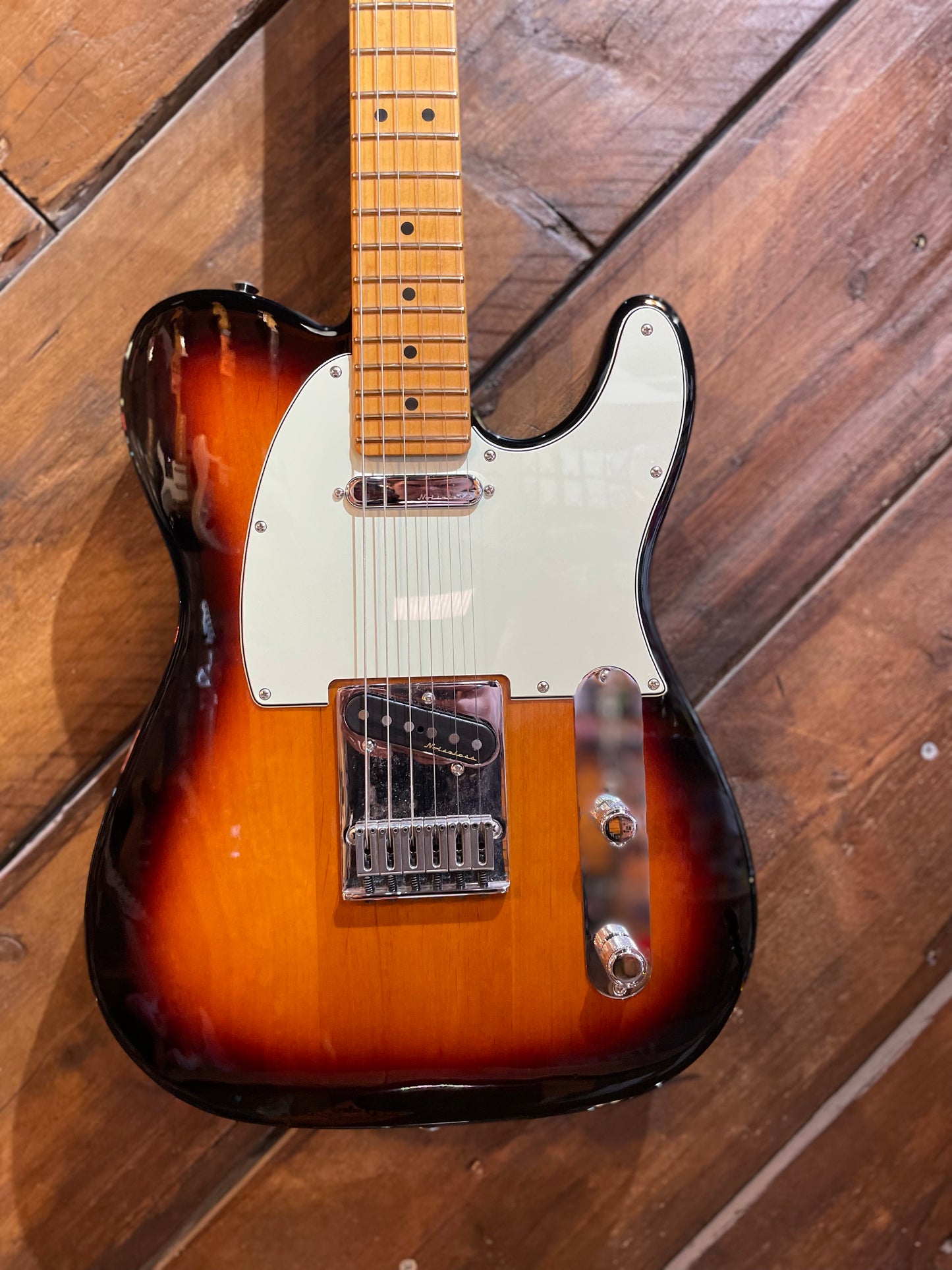 S/H Fender Player Plus Telecaster, Three Tone Sunburst