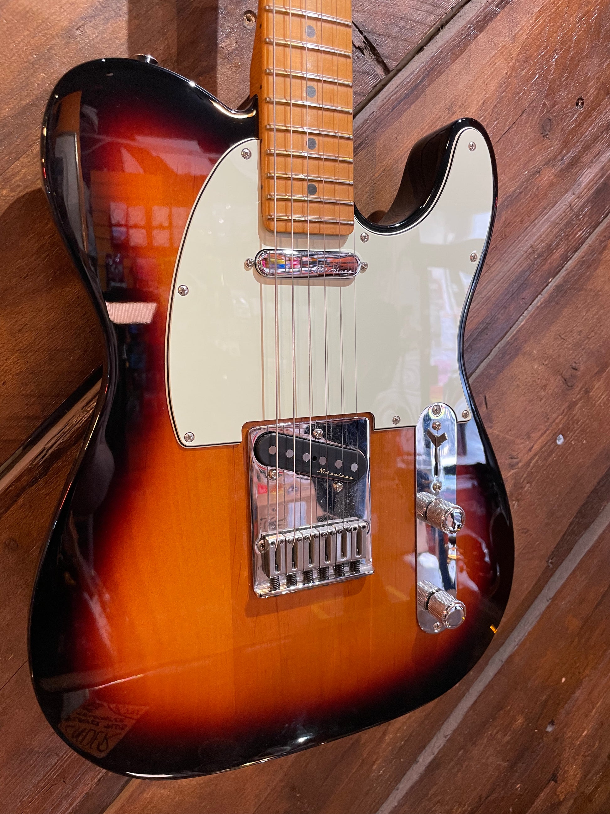 S/H Fender Player Plus Telecaster, Three Tone Sunburst