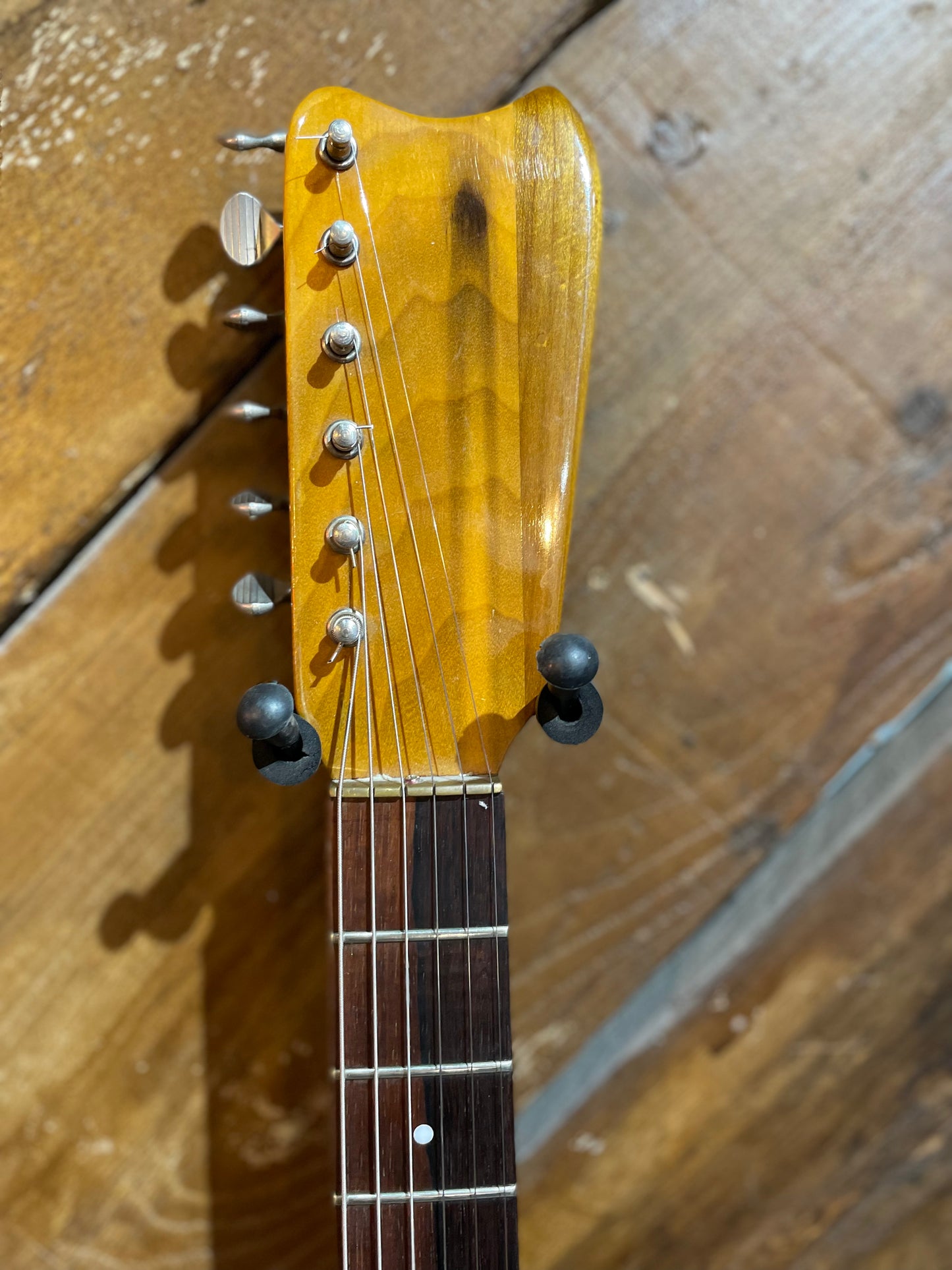 S/H 1963 Silvertone 1457 'Amp & Can' Electric Guitar, Red Burst