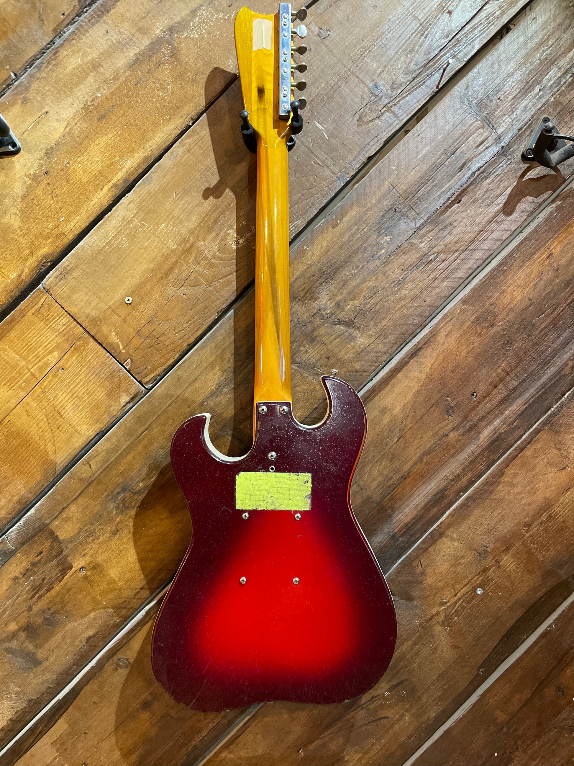 S/H 1963 Silvertone 1457 'Amp & Can' Electric Guitar, Red Burst